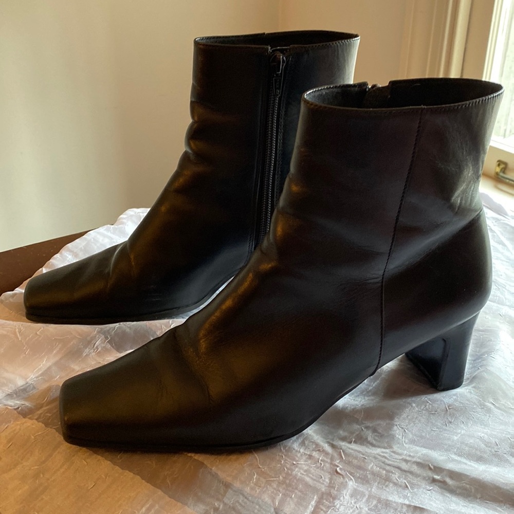 ANKLE BOOTS—9.5M